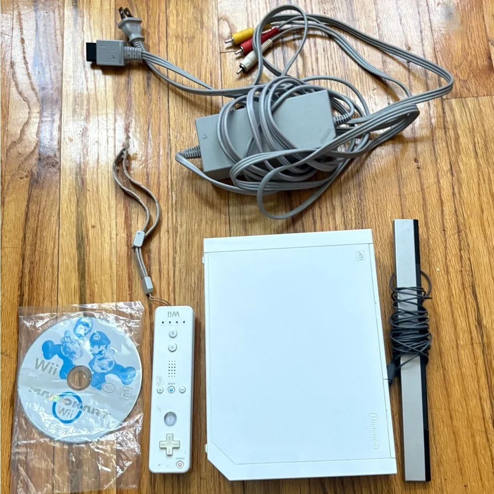 Nintendo Wii White Console Set with Remote and Mario kart